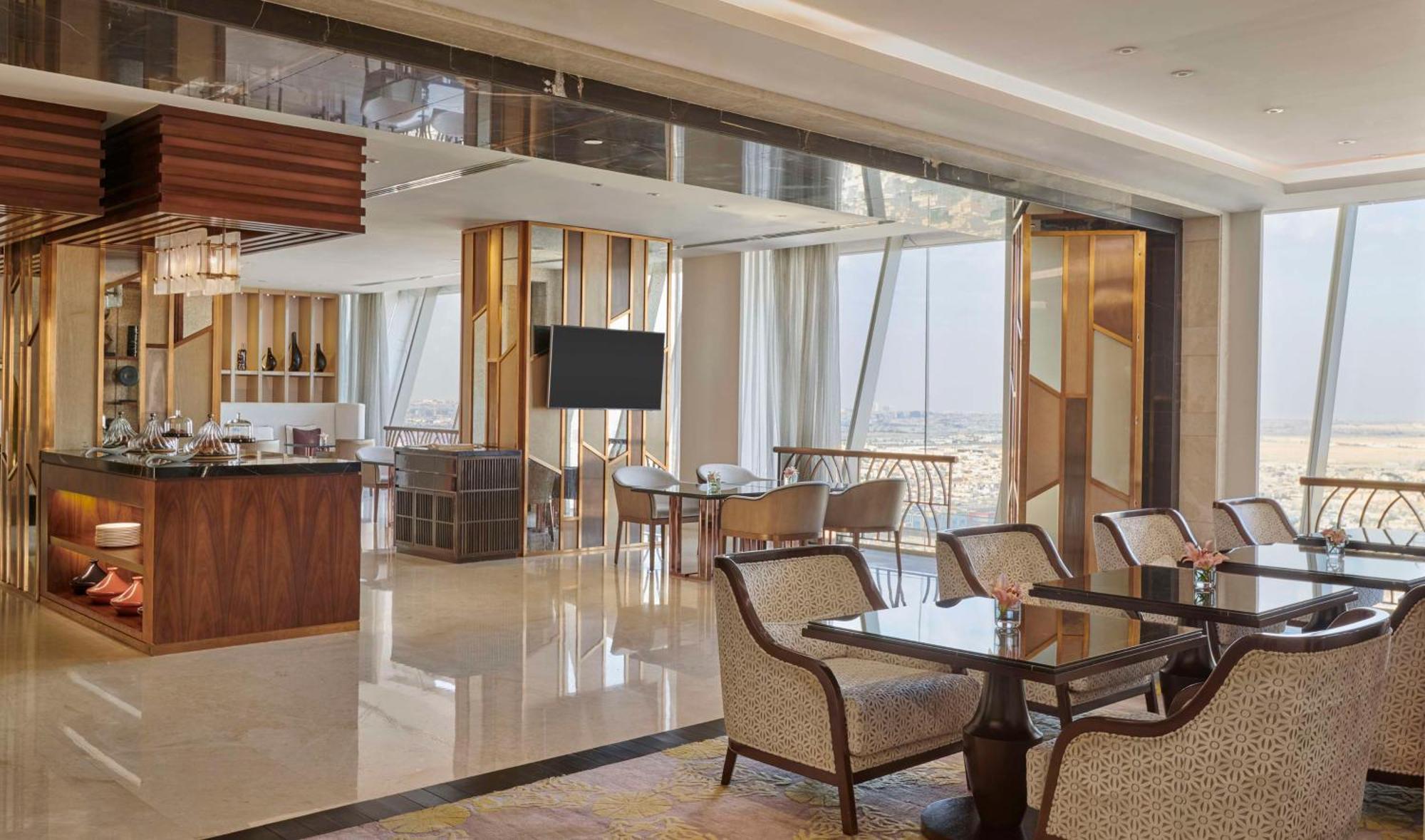 Hyatt Regency Riyadh Olaya Luaran gambar The Lounge at the 88th floor